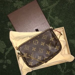 LOUIS VUITTON Mini Pochette Accessoires
